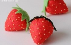 how-to-make-cute-strawberry-decoration-step-by-step-DIY-instructions-400x1252 (1)